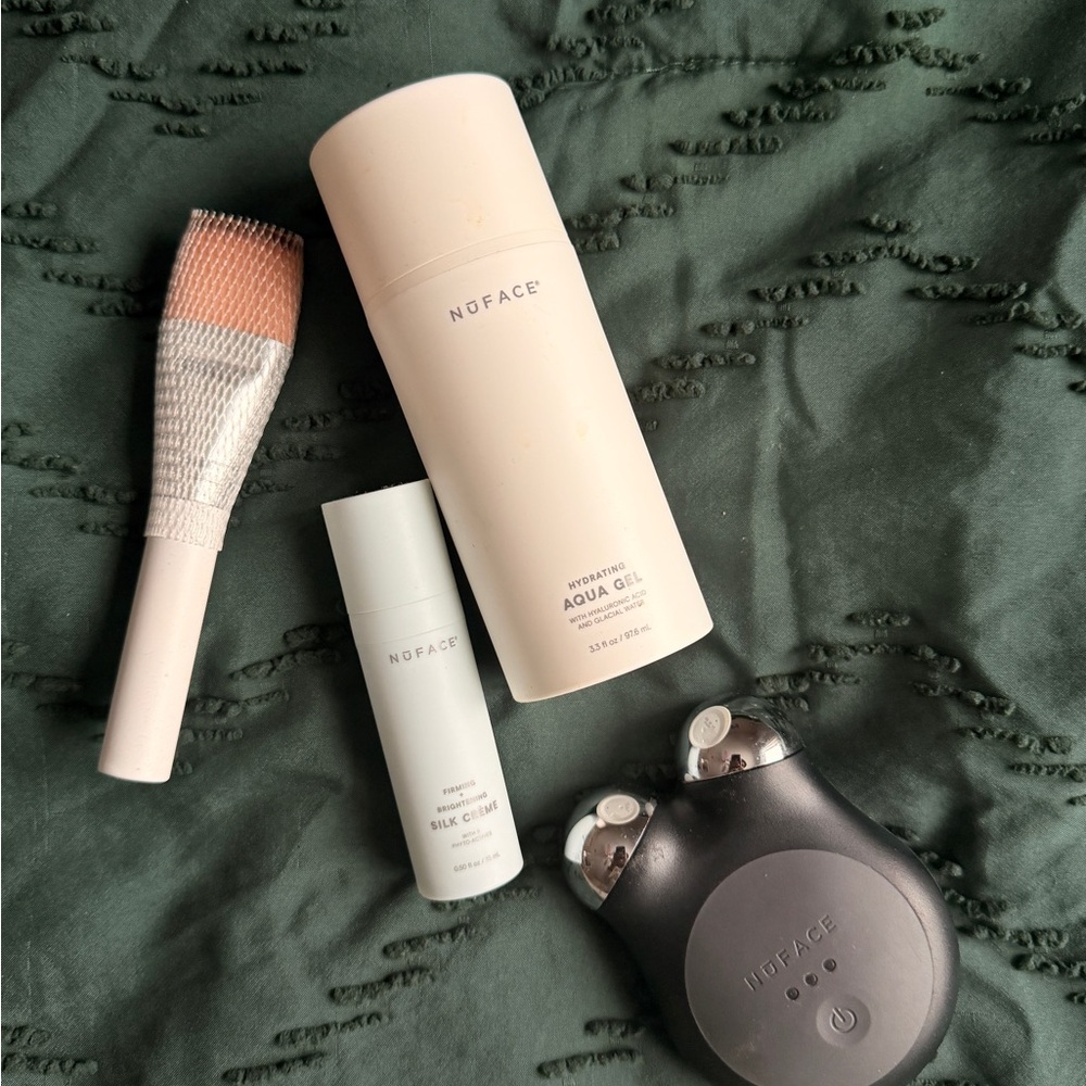 Nuface MINI+ Smart Petite Microcurrent Facial Toning Device Starter Kit